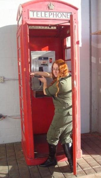 I fix telephone boothes. (Not really.)
(HMS Queen Mary, Jan. 2009)